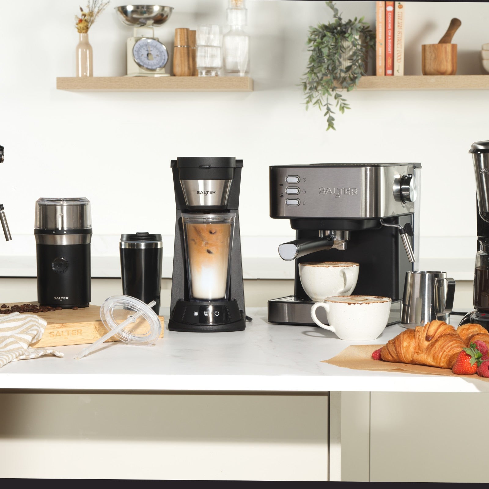 Salter Manual Espresso Machine with Milk Frother for Ground Coffee 1.6L Capacity